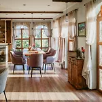 Jurta Villa Avren