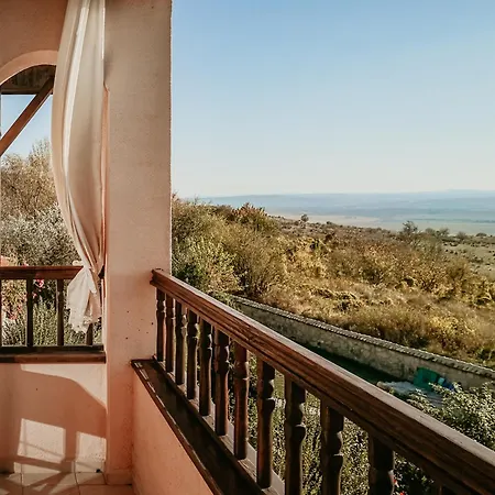 וילה Jurta Avren