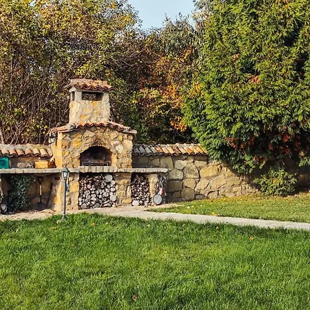 וילה Jurta Avren